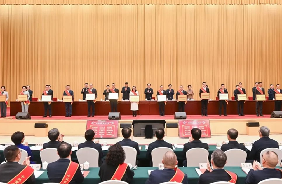 喜報 | 山外山榮獲“重慶市優(yōu)秀民營企業(yè)”稱號！